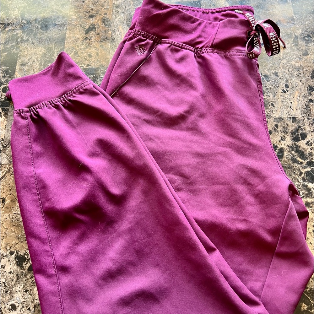 Med Couture Insight Joggers & Touch V Neck scrub top